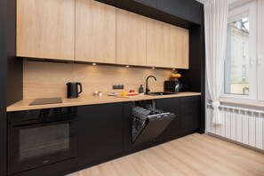 Fridge, microwave, oven, stovetop