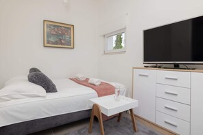 2 quartos, ferros/tábuas de passar roupa, Wi-Fi, roupa de cama