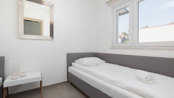 2 bedrooms, iron/ironing board, WiFi, bed sheets