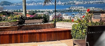 SPECTACULAR seaside Villa & POOL, Harbour & Ocean views, STARLinK, BBQ,6 bedroms