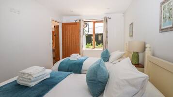 2 bedrooms, individually decorated, individually furnished, free WiFi
