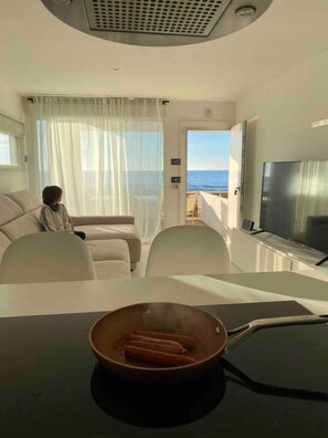 Interior - Casa Ubicada en la Arena de Playa. Modernisima Casa a 10 Mtrs de la Playa (València)