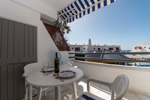 تناول الطعام بالخارج