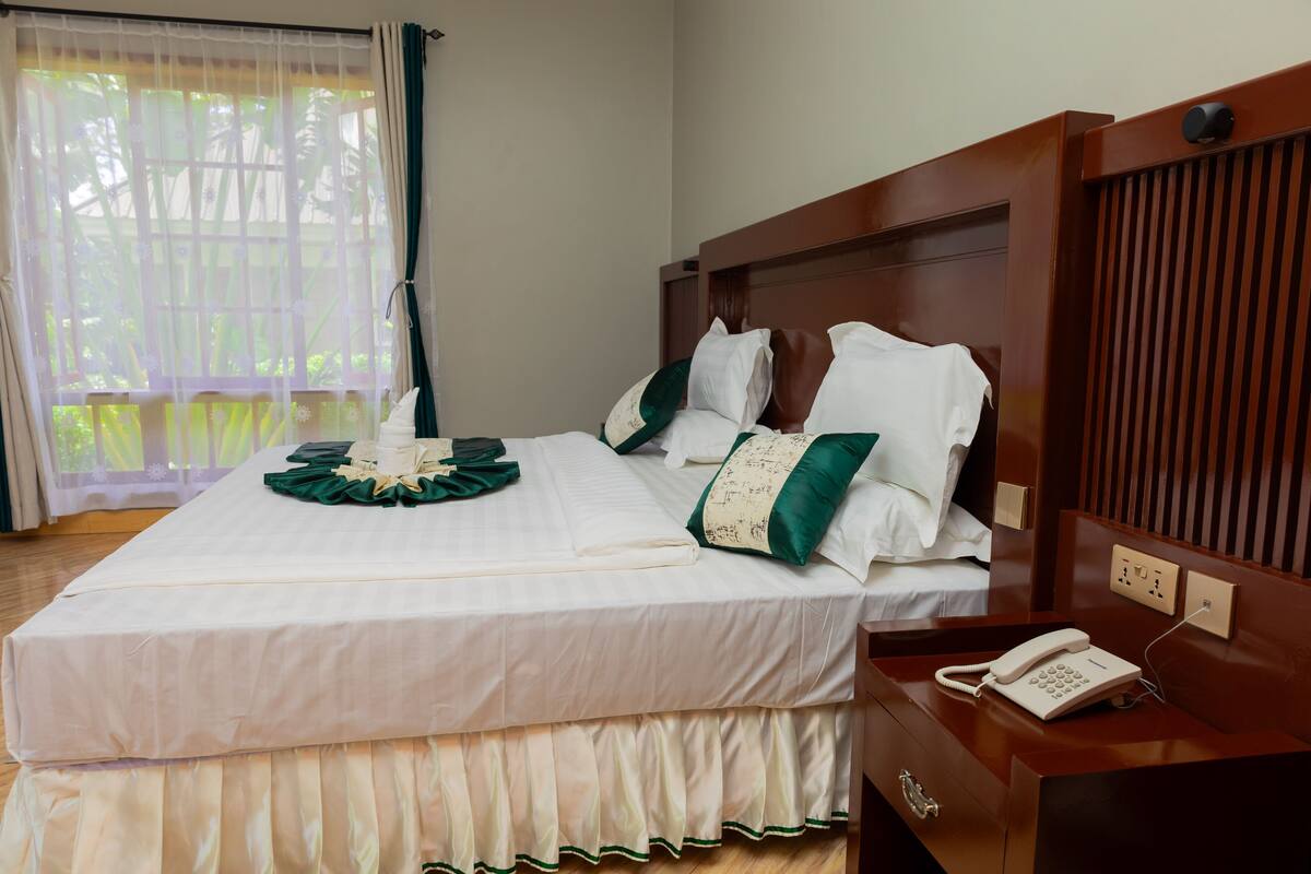 Deluxe Room | Desk, laptop workspace, soundproofing, WiFi (free)