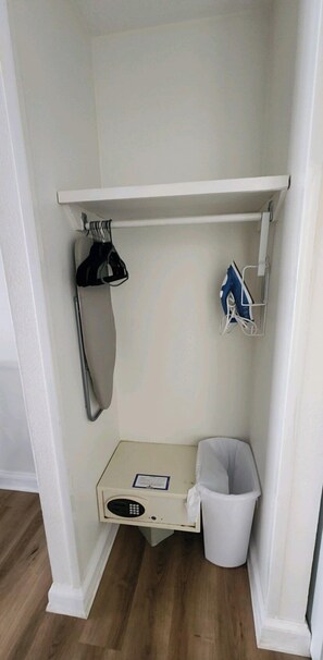 Interior - Oceanview Efficiency DW412 (Myrtle Beach)