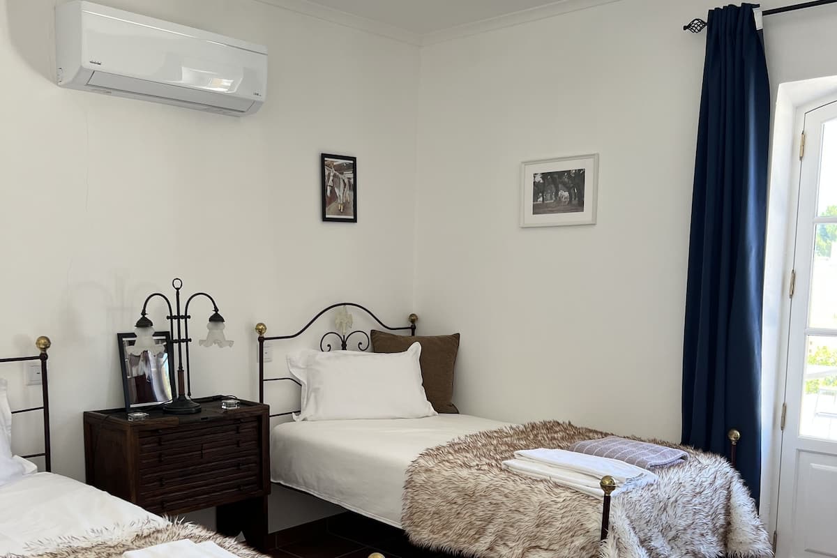 Comfort Room | Premium bedding, free WiFi, bed sheets