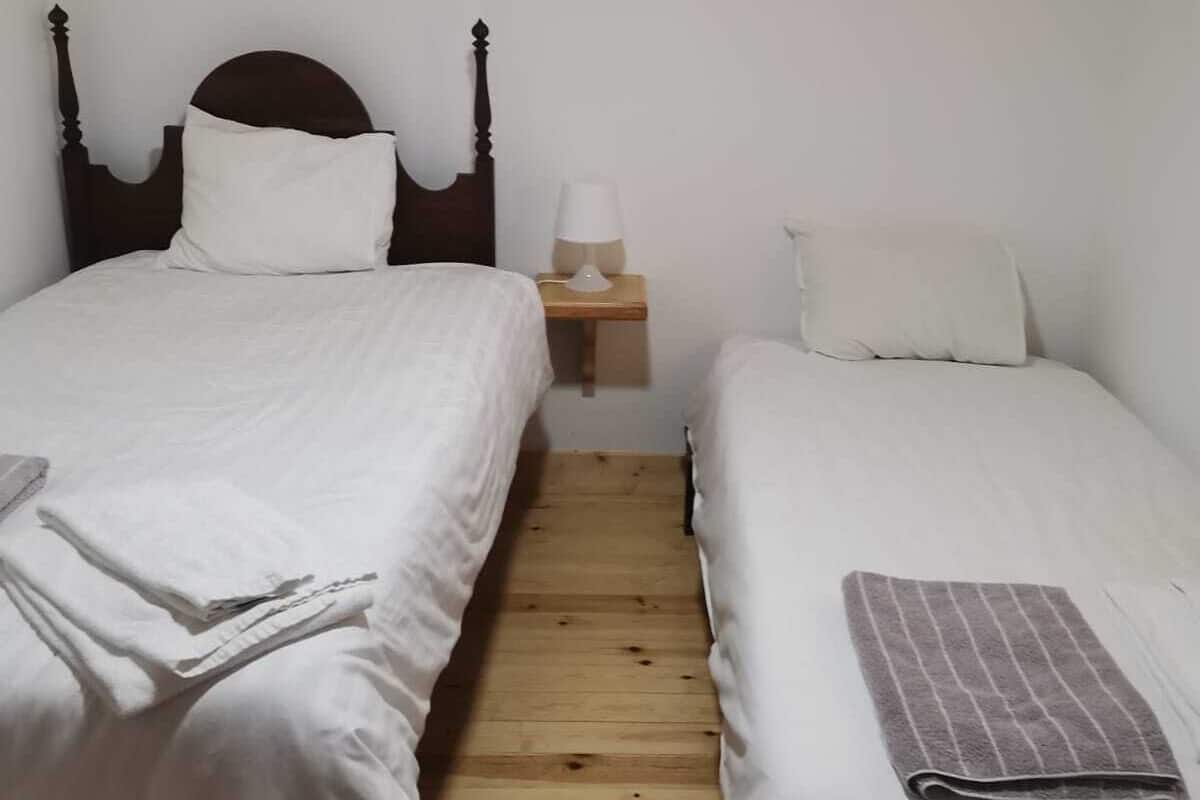 Deluxe House | Premium bedding, free WiFi, bed sheets