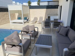Outdoor dining - Modern villa in a quiet location (Benijofer)
