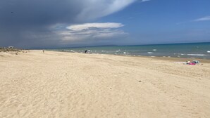 A beach with a clear sky and calm sea. - Modern villa in a quiet location (Benijofer)