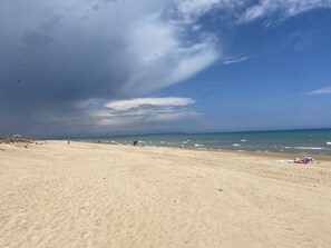 Plage à proximité, chaises longues