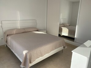 3 bedrooms, iron/ironing board, WiFi, bed sheets - Modern villa in a quiet location (Benijofer)