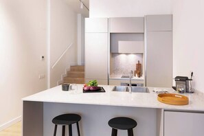 Kühlschrank, Mikrowelle, Ofen, Geschirrspüler
