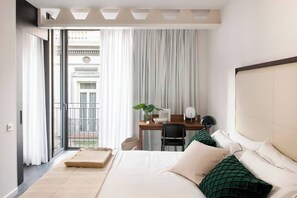 2 bedrooms, desk, iron/ironing board, WiFi