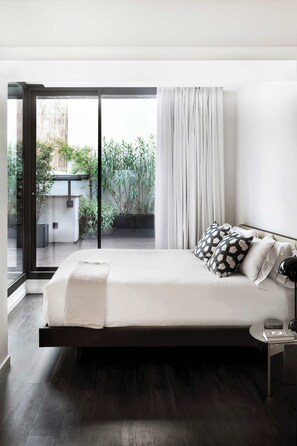1 dormitorio, escritorio, tabla de planchar con plancha y wifi