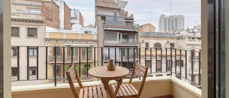 تناول الطعام بالخارج