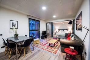 Een televisie en een kantoor