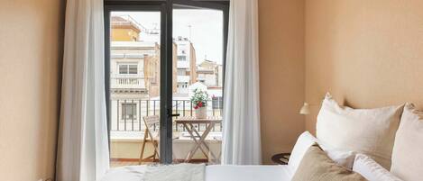 2 عدّة غرف نوم ومكواة/لوح كي وواي فاي وملاءات أسرّة