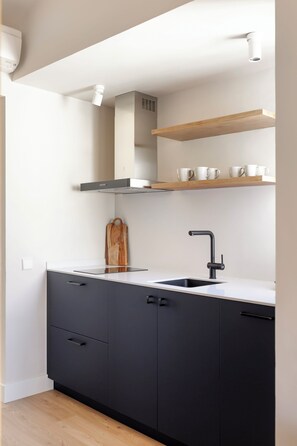 Køleskab, mikrobølgeovn, ovn, opvaskemaskine