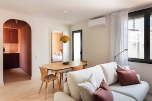 Televisión y oficina 