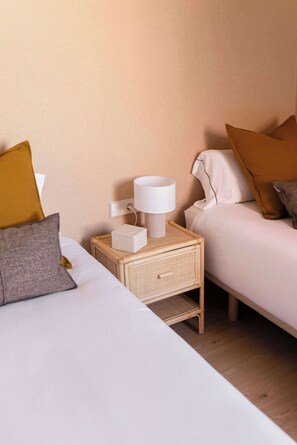 2 habitaciones, tabla de planchar con plancha, wifi y ropa de cama 