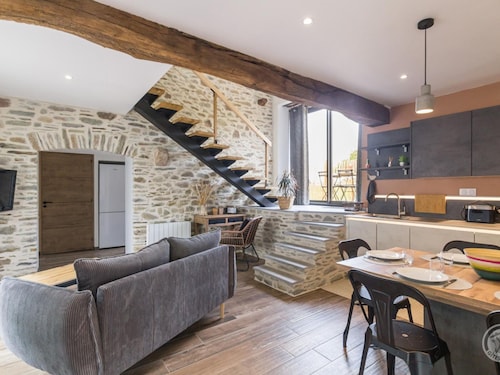 Charming Stone Barn Near the Sea