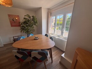 Dining - Renovated apartment for 6, near beach, Touques (Touques)