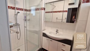Comfort Apartment | Bathroom | Towels