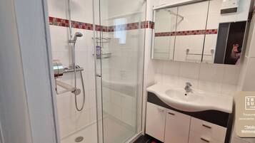 Comfort Apartment | Bathroom | Towels