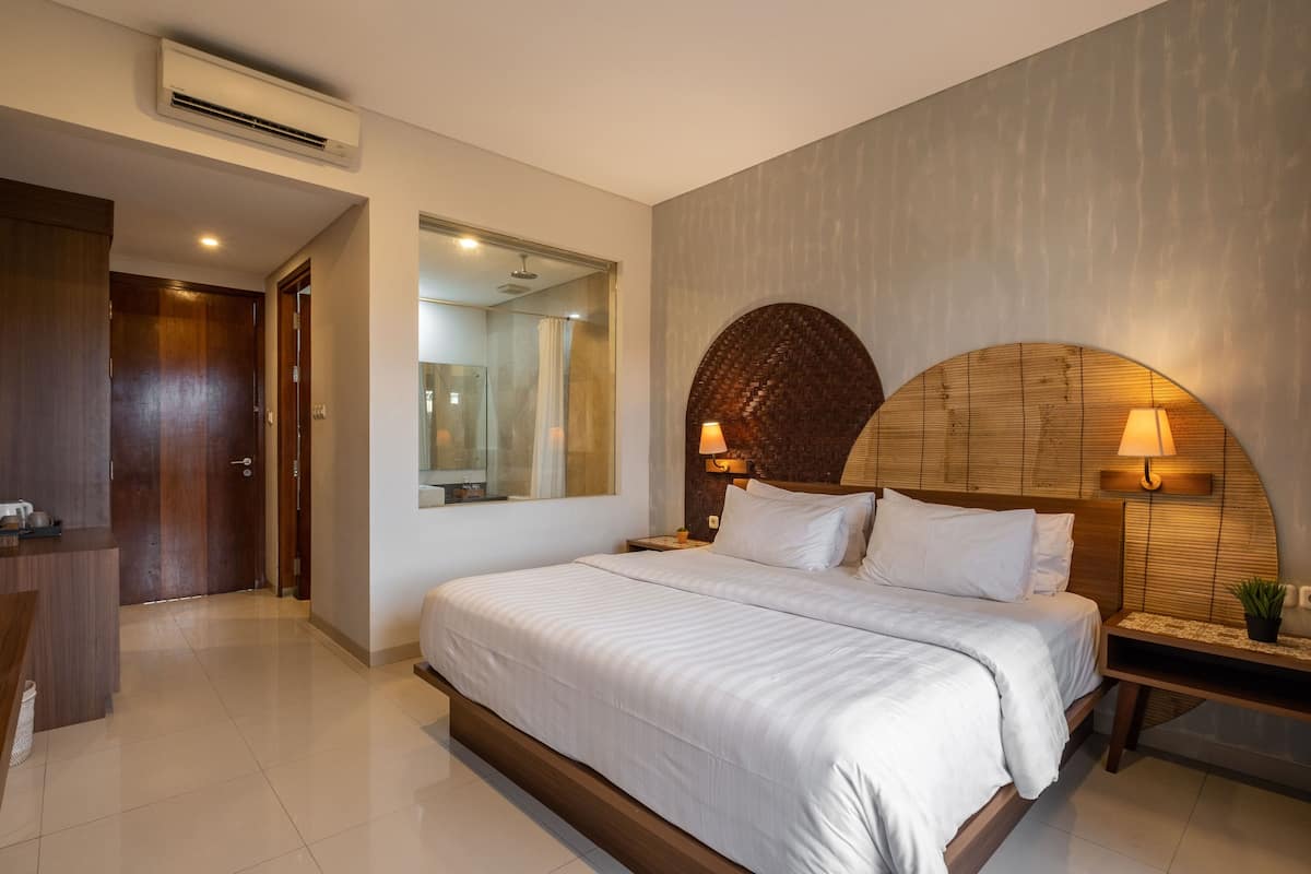 Habitación Premium, balcón | Escritorio, wifi gratis, ropa de cama