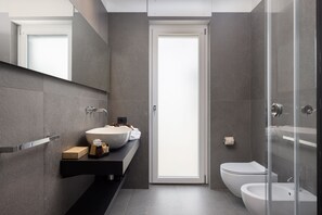 Executive-Zimmer, 1 Schlafzimmer, Nichtraucher, Meerblick | Italienische Bettbezüge von Frette, hochwertige Bettwaren