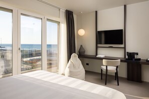 Executive Room, 1 Bedroom, Non Smoking, Sea View | 1 bedroom, Frette Italian sheets, premium bedding, memory foam beds