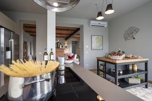 Full-sized fridge, microwave, oven, stovetop - Casa San Grato (Monteu Roero)