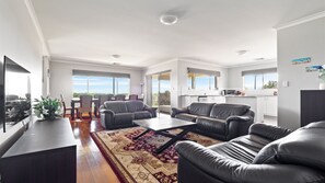 TV, ping pong, stereo