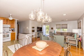 Interior - The Knotty Hooker - Classic 3BR Soundfront Home - Pet Friendly! (Surf City)