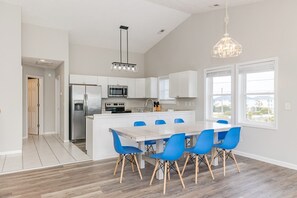 Dining - Shore Is Nice - 4BR Townhouse with Easy Beach Access! Pet Friendly! (Surf City)