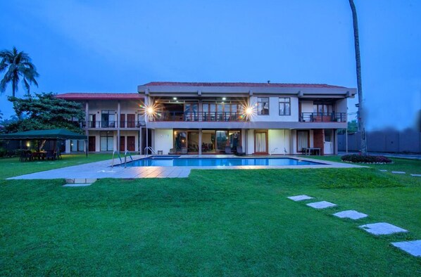 A two-story house with a swimming pool in the front yard. - KAY JAY BEACH FRONT (Uswetakeiyawa)