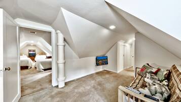 4 bedrooms, iron/ironing board, free WiFi, bed sheets