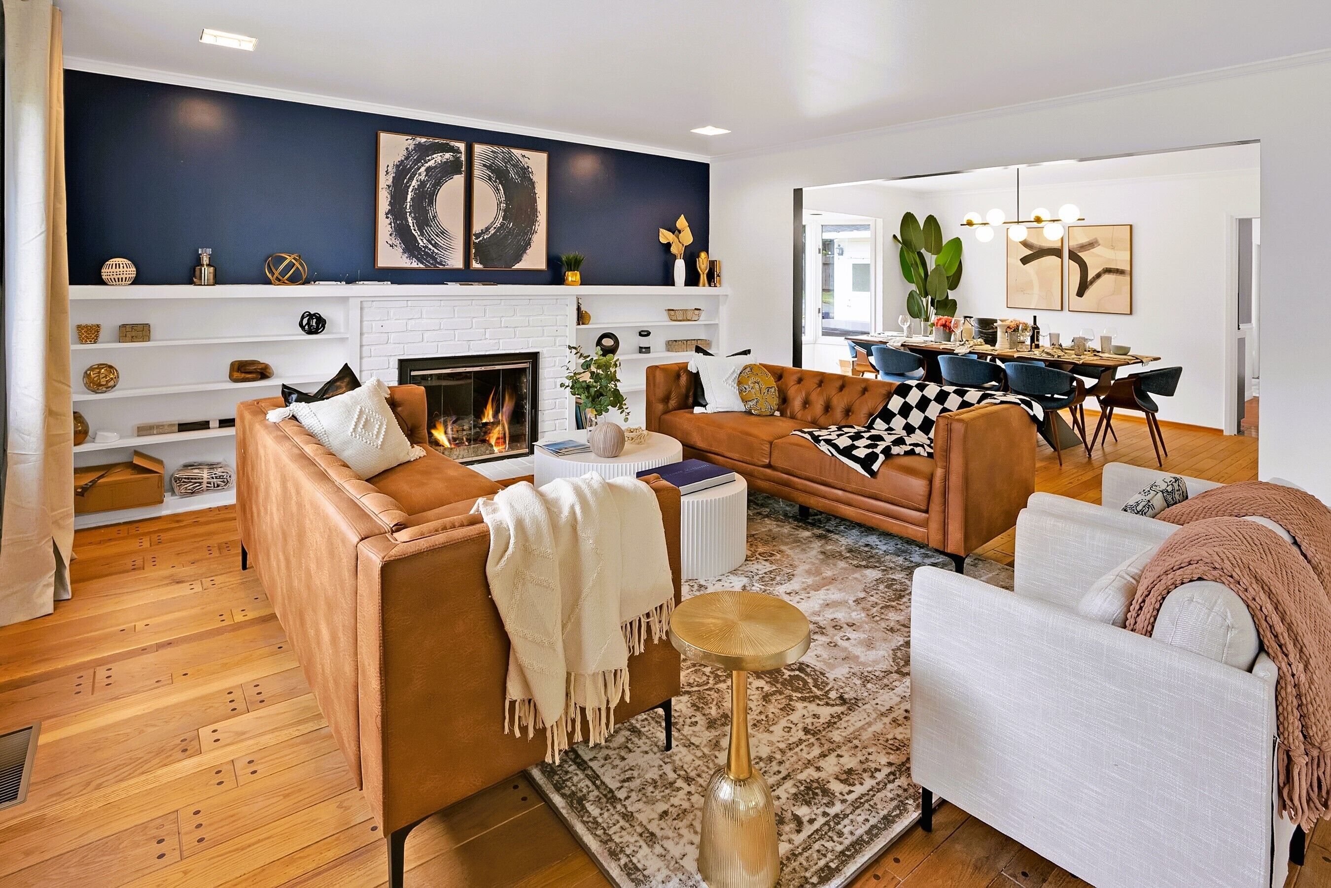 Pebble Modern home w Hot tub PL1
