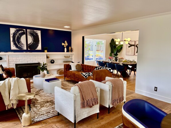 Tv och ett bordtennisbord