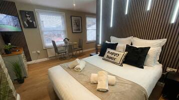 1 chambre, bureau, fer et planche à repasser, Wi-Fi