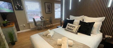 1 bedroom, desk, iron/ironing board, WiFi