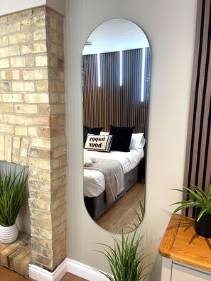 1 chambre, bureau, fer et planche à repasser, Wi-Fi