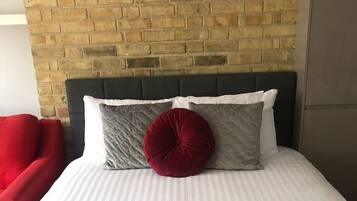 1 bedroom, desk, iron/ironing board, free WiFi