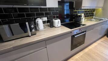 Fridge, microwave, oven, stovetop