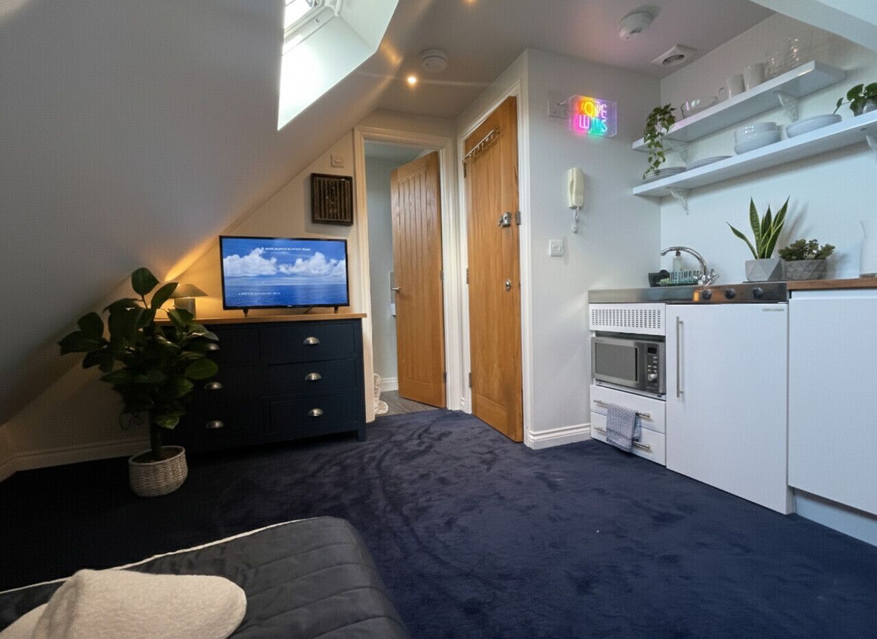 1 bedroom, desk, iron/ironing board, WiFi