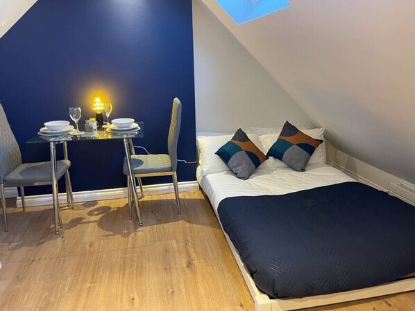 1 Schlafzimmer, Schreibtisch, Bügeleisen/Bügelbrett, WLAN