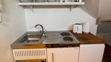 Kühlschrank, Ofen, Toaster, Kochgeschirr/Geschirr/Besteck