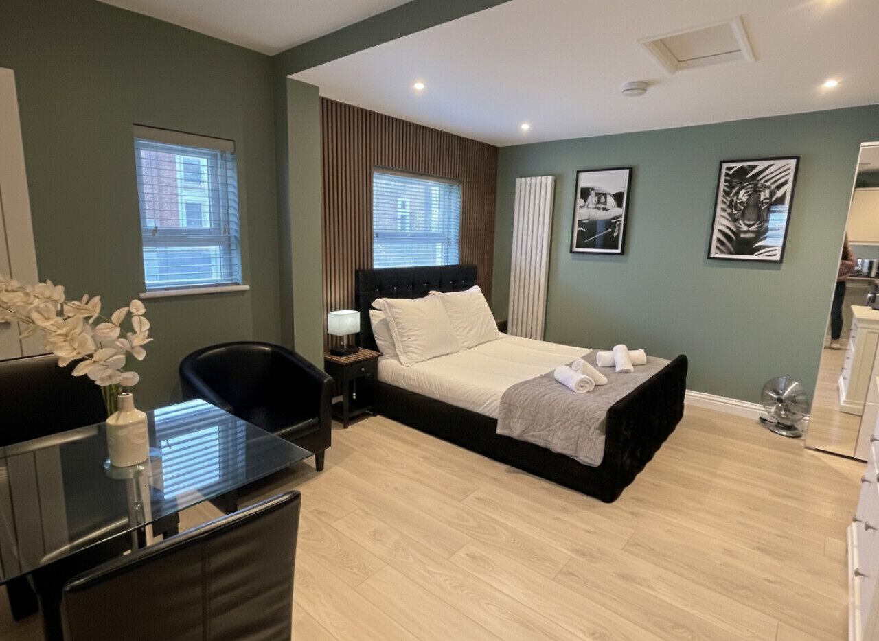 Desk, iron/ironing board, WiFi, bed sheets