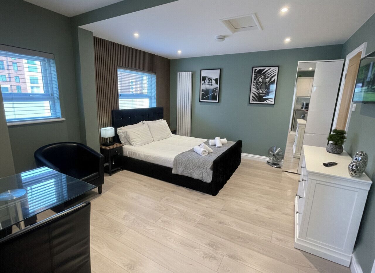 Desk, iron/ironing board, WiFi, bed sheets