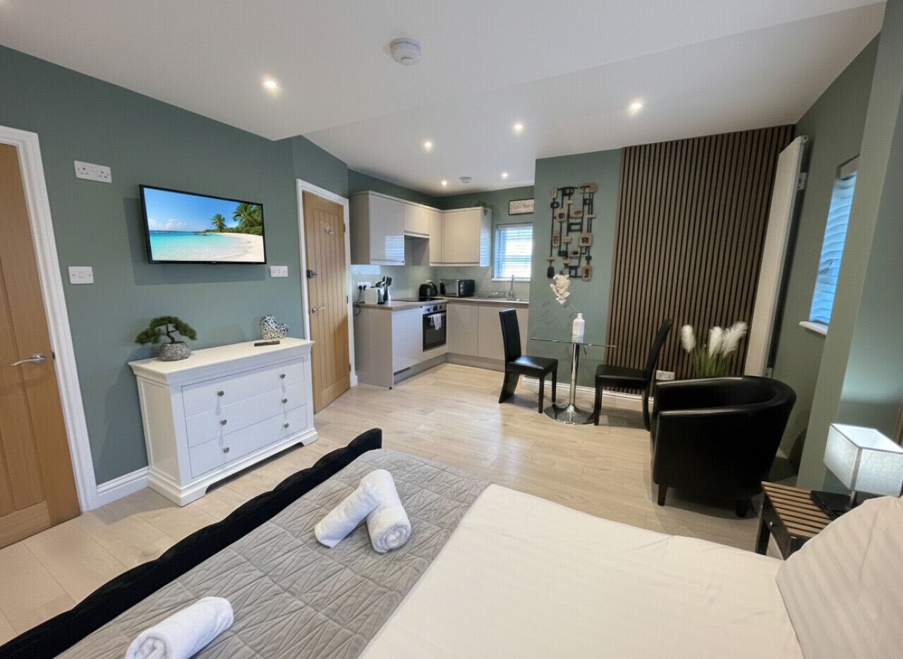 Desk, iron/ironing board, WiFi, bed sheets